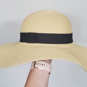 Floppy sun hat